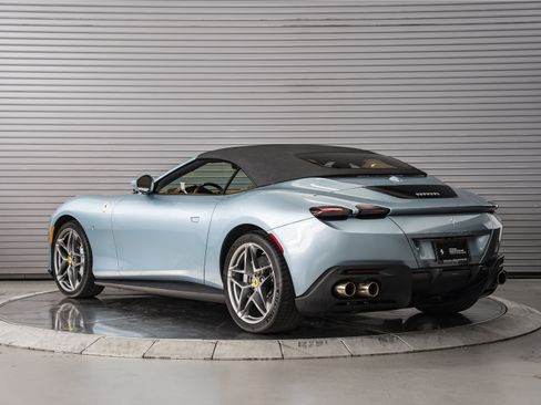 Used 2025 Ferrari Roma Spider RWD image 10