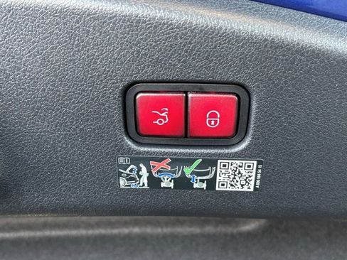 Used 2025 Mercedes-Benz CLE 450 CLE 450 image 34