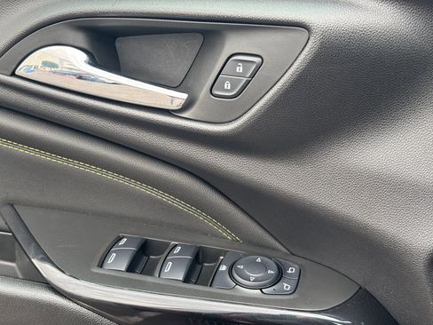 Used 2025 Chevrolet Trax LT w/ Driver Confidence Package image 33