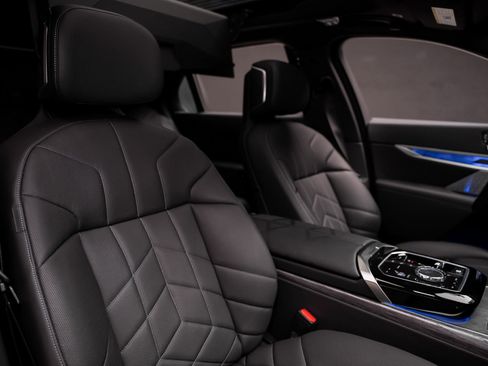 Used 2024 BMW 760i xDrive image 63