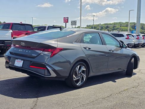 Used 2024 Hyundai Elantra Limited FWD image 8