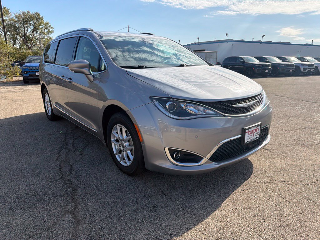 Used 2020 Chrysler Pacifica Touring-L w/ Advanced Safetytec Group FWD image 3