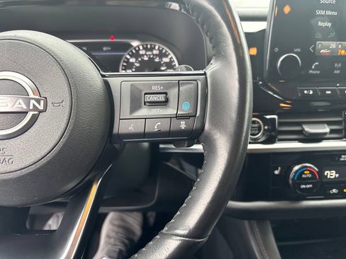 Used 2023 Nissan Pathfinder SL AWD/4WD image 22