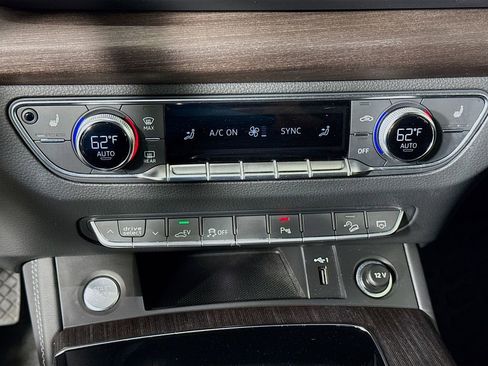 Used 2021 Audi Q5 e Premium Plus w/ Premium Plus Package image 16