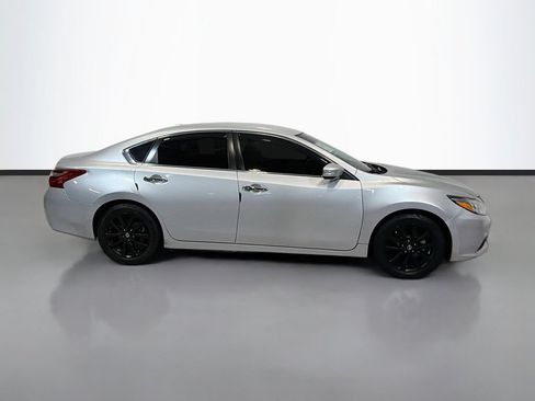 Used 2018 Nissan Altima 2.5 SL FWD image 10
