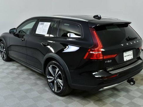 Certified 2024 Volvo V60 B5 Cross Country Plus image 4