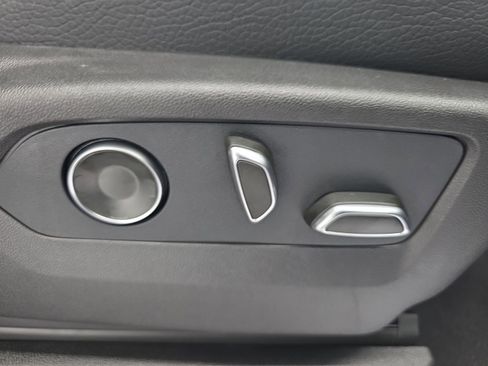 Used 2026 GMC Yukon Denali w/ Sun & Power Step Package image 11