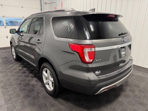 Used 2017 Ford Explorer XLT w/ XLT Technology Feature Bundle AWD/4WD image 4