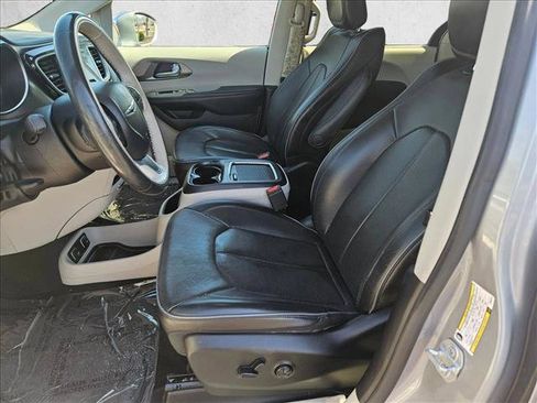 Used 2019 Chrysler Pacifica Limited FWD image 17