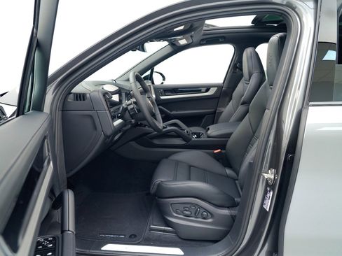 New 2026 Porsche Cayenne image 17
