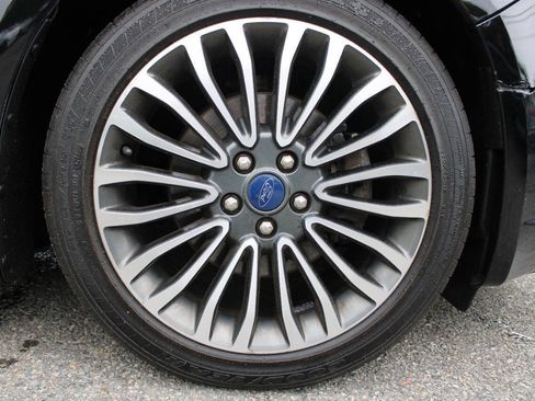 Used 2017 Ford Fusion SE w/ Fusion SE Technology Package FWD image 22