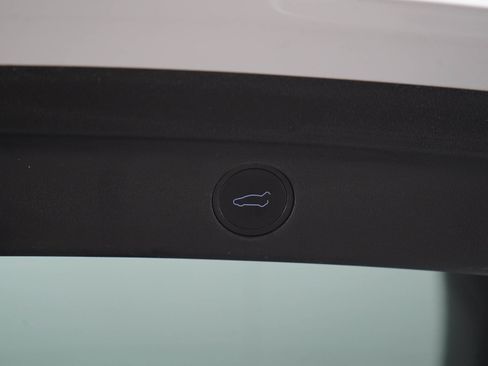 Used 2023 Tesla Model Y Long Range AWD/4WD image 17