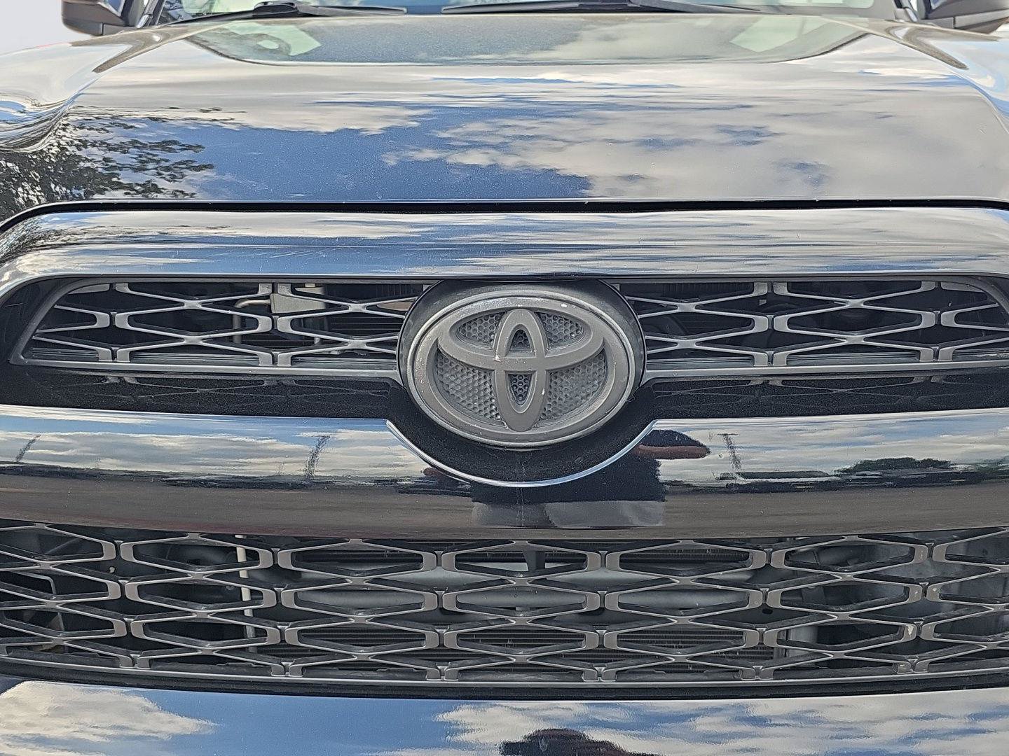 Used 2019 Toyota 4Runner SR5 AWD/4WD image 9