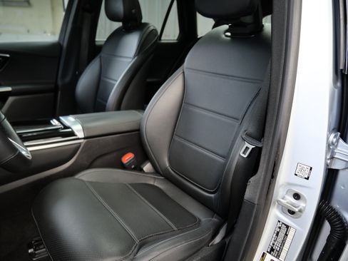 Certified 2023 Mercedes-Benz GLC 300 4MATIC image 3