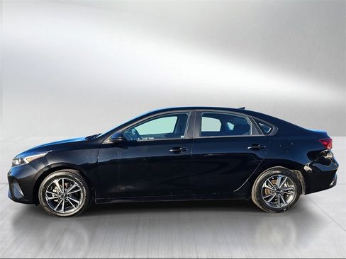 Used 2024 Kia Forte LXS image 3