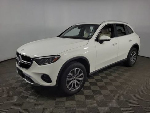 Used 2023 Mercedes-Benz GLC 300 4MATIC image 3