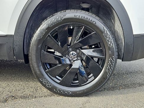 New 2026 Volkswagen Atlas Cross Sport SE AWD/4WD image 7