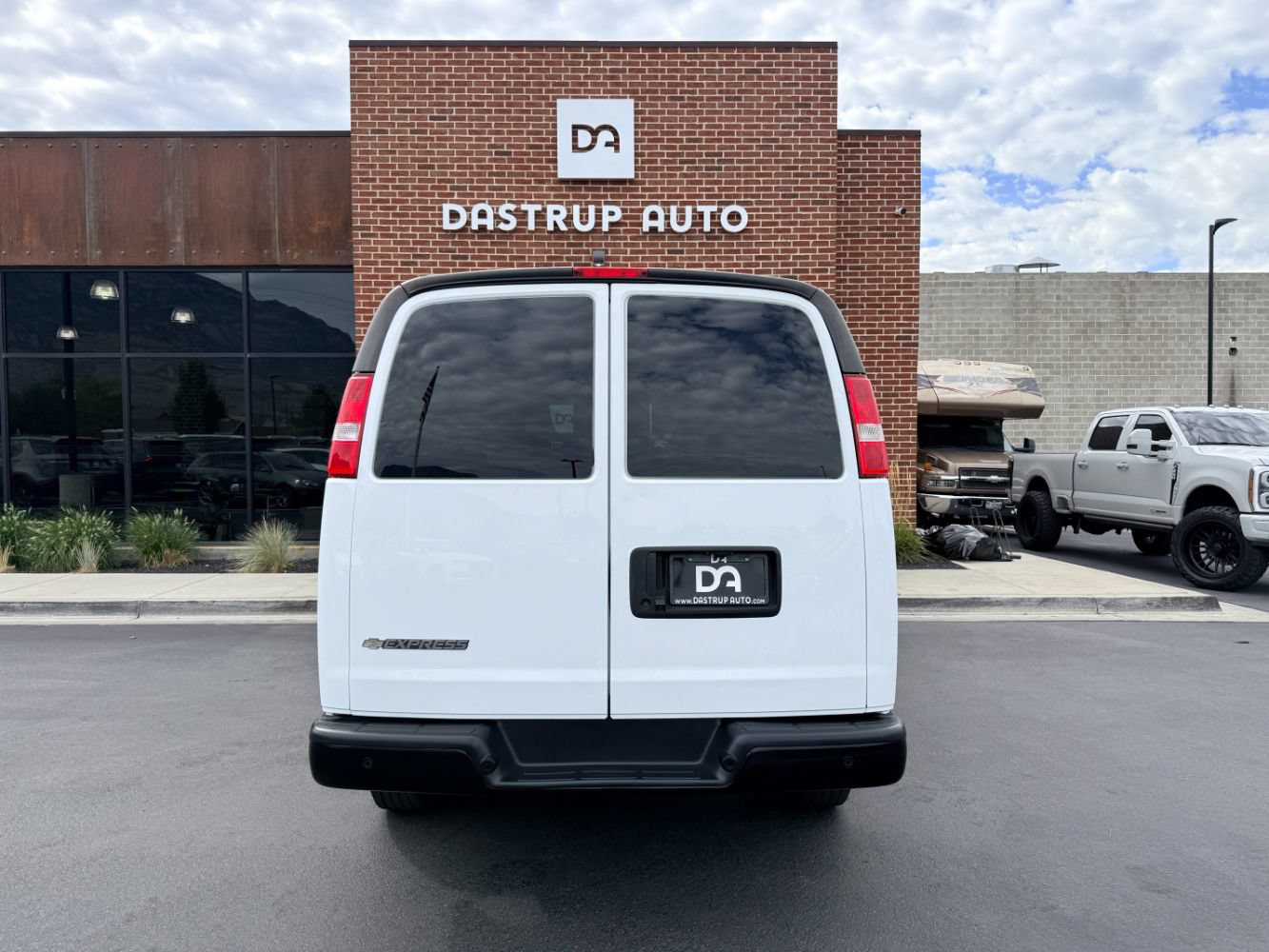 Used 2023 Chevrolet Express 2500 w/ Driver Convenience Package RWD image 7