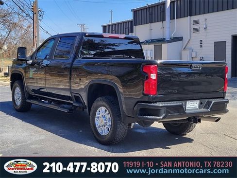 Used 2021 Chevrolet Silverado 2500 LT w/ Convenience Package image 3