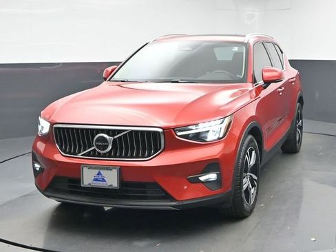 Used 2023 Volvo XC40 B5 Plus w/ Driver Assist Package image 3