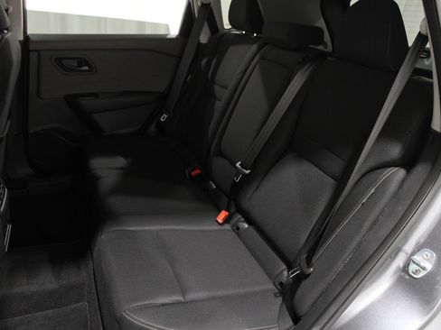 Used 2023 Nissan Rogue S image 18