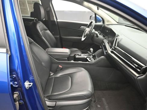 Used 2023 Kia Sportage EX image 7