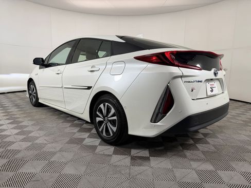 Used 2019 Toyota Prius Prime Advanced image 3