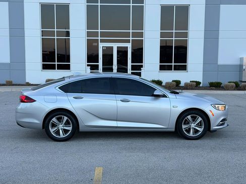 Used 2018 Buick Regal Preferred image 4