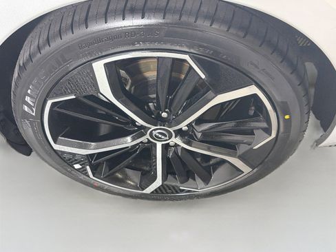 Used 2024 Nissan Altima 2.5 SR FWD image 11