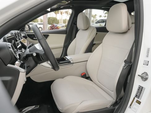 Used 2024 Mercedes-Benz C 300 4MATIC Sedan image 7