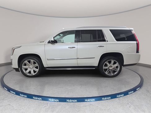 Used 2020 Cadillac Escalade Premium Luxury AWD/4WD image 9