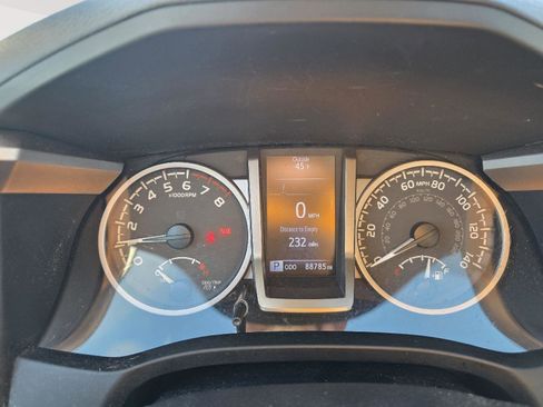 Used 2020 Toyota Tacoma SR5 image 9