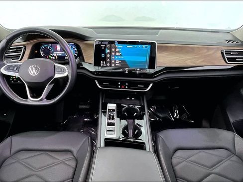 Used 2025 Volkswagen Atlas SE FWD image 18