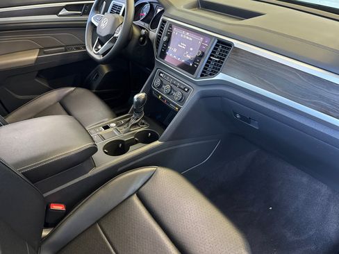 Used 2021 Volkswagen Atlas SE w/ Panoramic Sunroof Package image 17