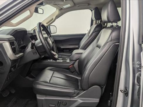 Used 2024 Ford Expedition XLT image 14