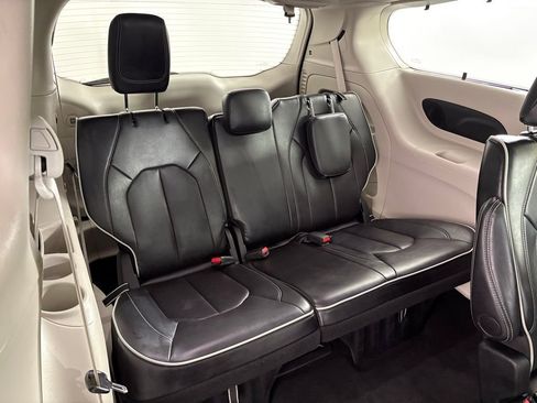 Used 2024 Chrysler Pacifica Limited image 41