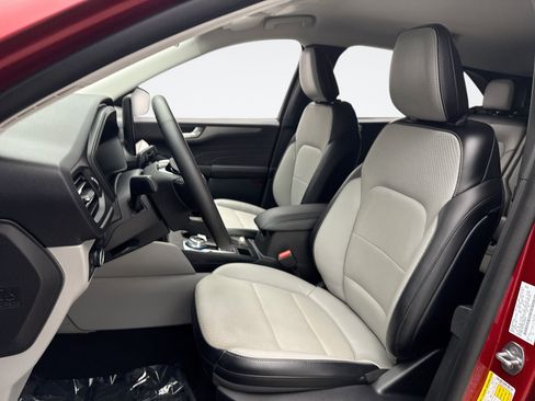 Used 2025 Ford Escape SE FWD image 11