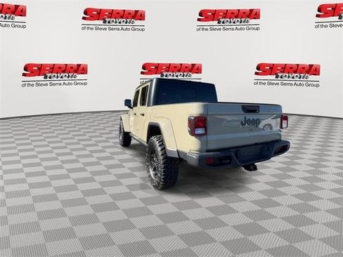 Used 2022 Jeep Gladiator Sport image 7