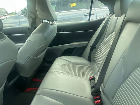 Used 2020 Toyota Camry SE w/ Convenience Package FWD image 7