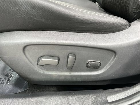 Used 2018 Nissan Rogue SV AWD/4WD image 12