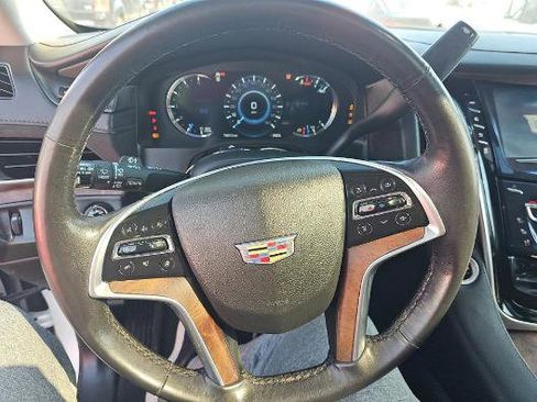 Used 2020 Cadillac Escalade Luxury image 6