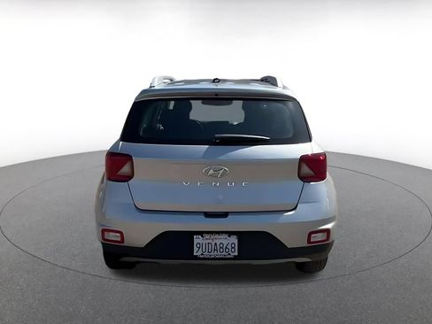 Used 2025 Hyundai Venue SEL FWD image 14