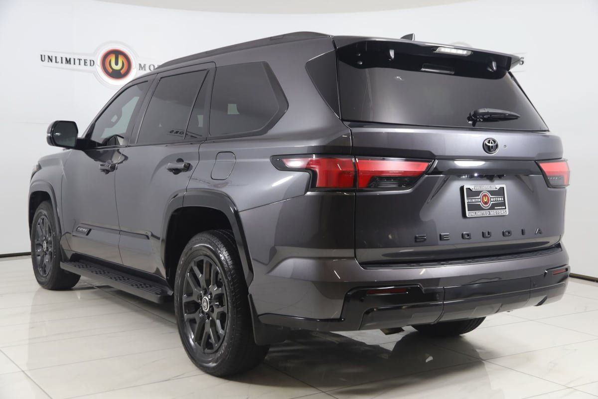 Used 2024 Toyota Sequoia Platinum AWD/4WD image 4