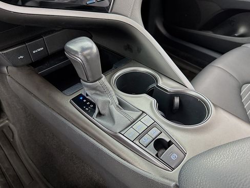 Used 2022 Toyota Camry SE w/ Audio Upgrade Package FWD image 6