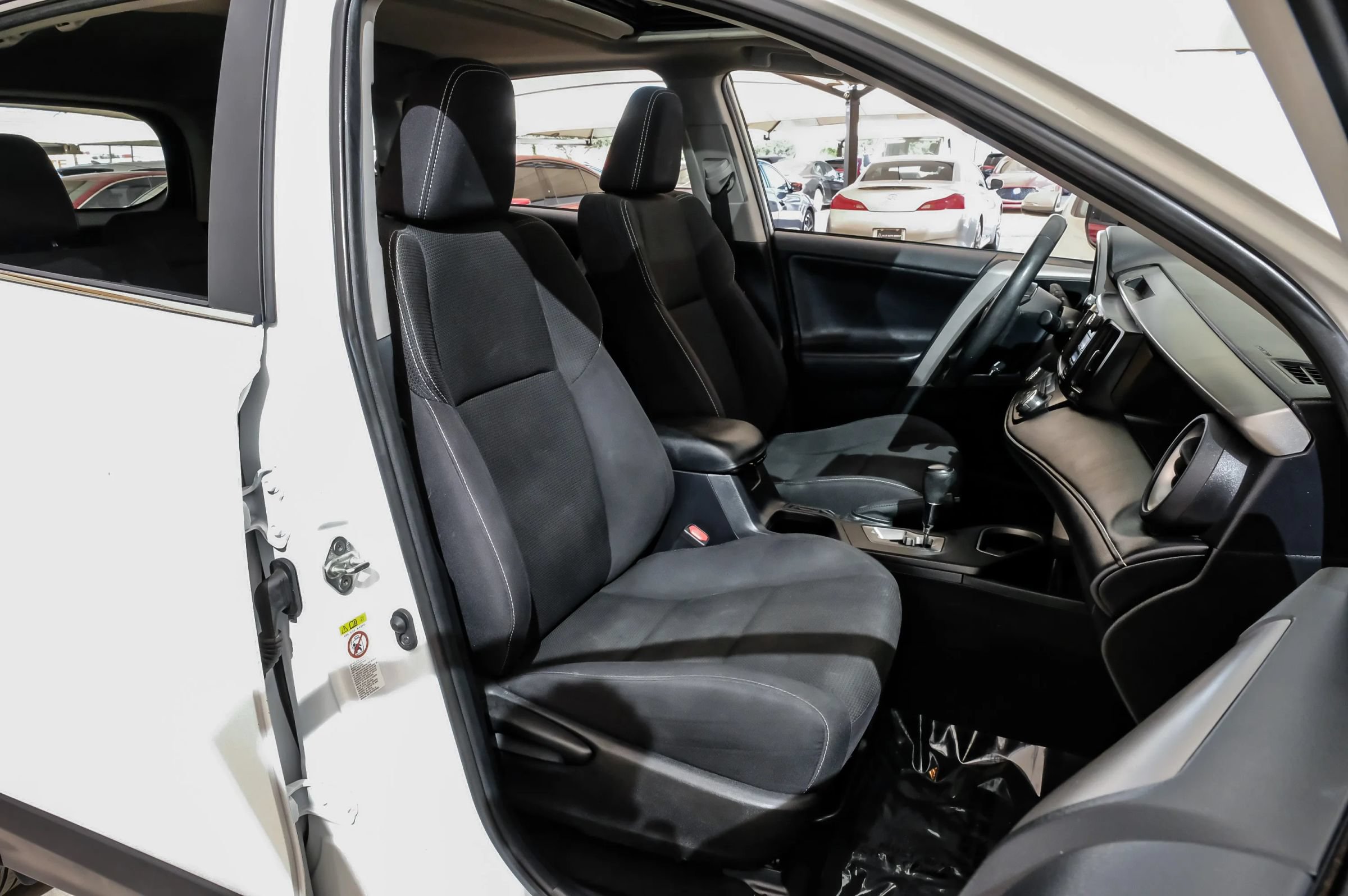 Used 2018 Toyota RAV4 XLE w/ Plus Extra Value Package FWD image 34