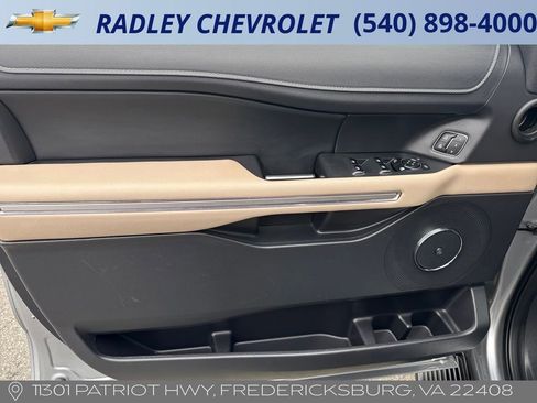 Used 2024 Ford Expedition Limited image 14