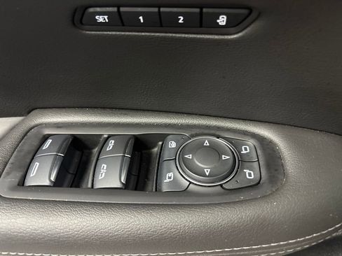 Used 2025 Cadillac XT6 Premium Luxury AWD/4WD image 29