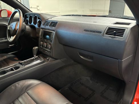 Used 2013 Dodge Challenger R/T image 14
