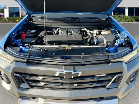 Used 2025 Chevrolet Colorado Trail Boss AWD/4WD image 29