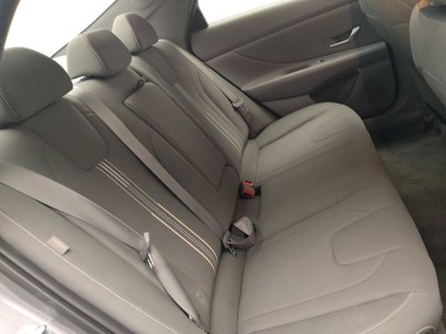 Used 2025 Hyundai Elantra SEL FWD image 19